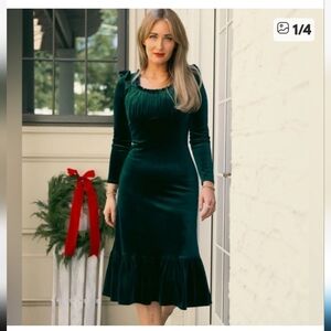 Ivy City Co Dark Green Long Sleeve Dress